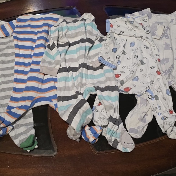 Assorted Kids One Pieces Set - Picture 6 of 7